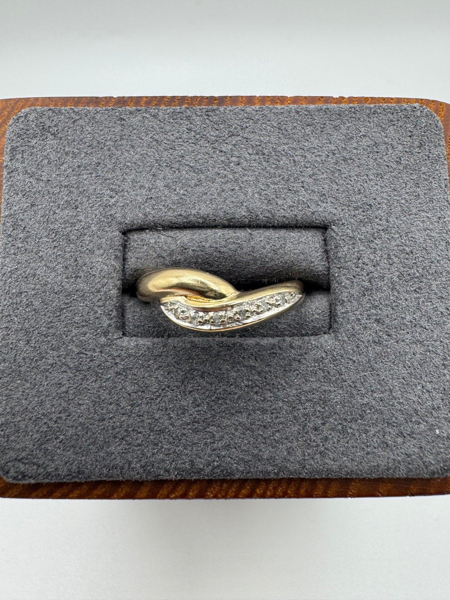 9ct gold diamond ring
