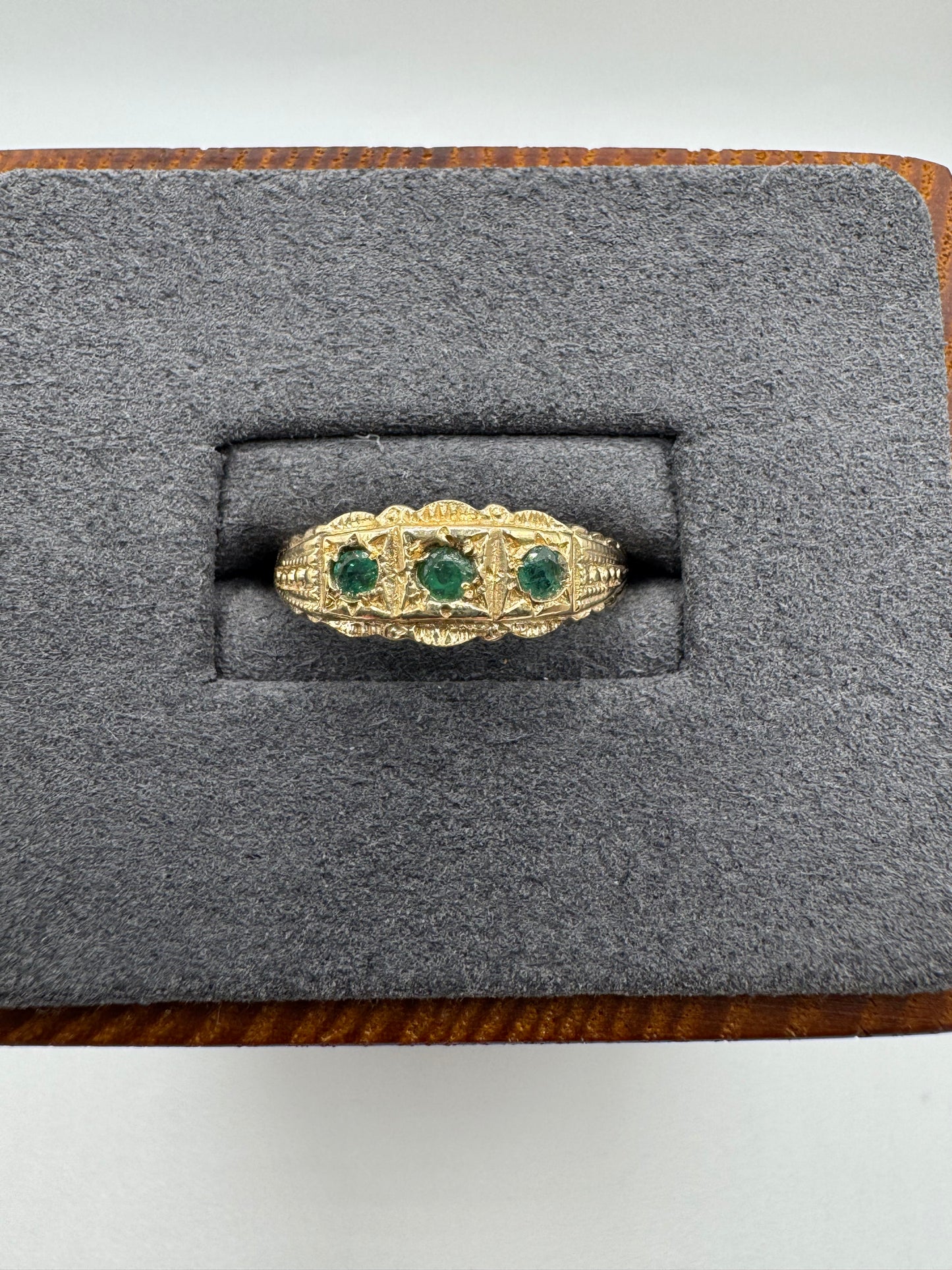 9ct gold emerald gypsy ring