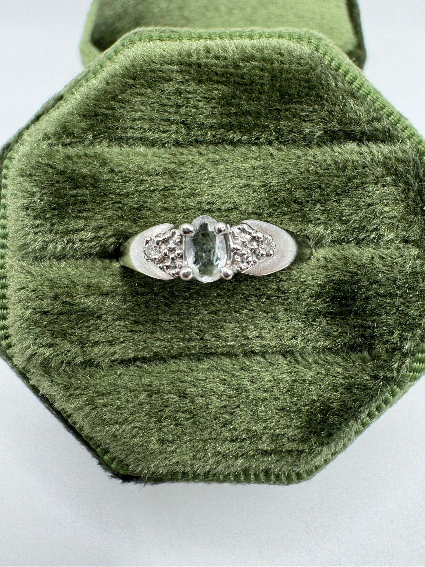 9ct white gold aquamarine and diamond ring