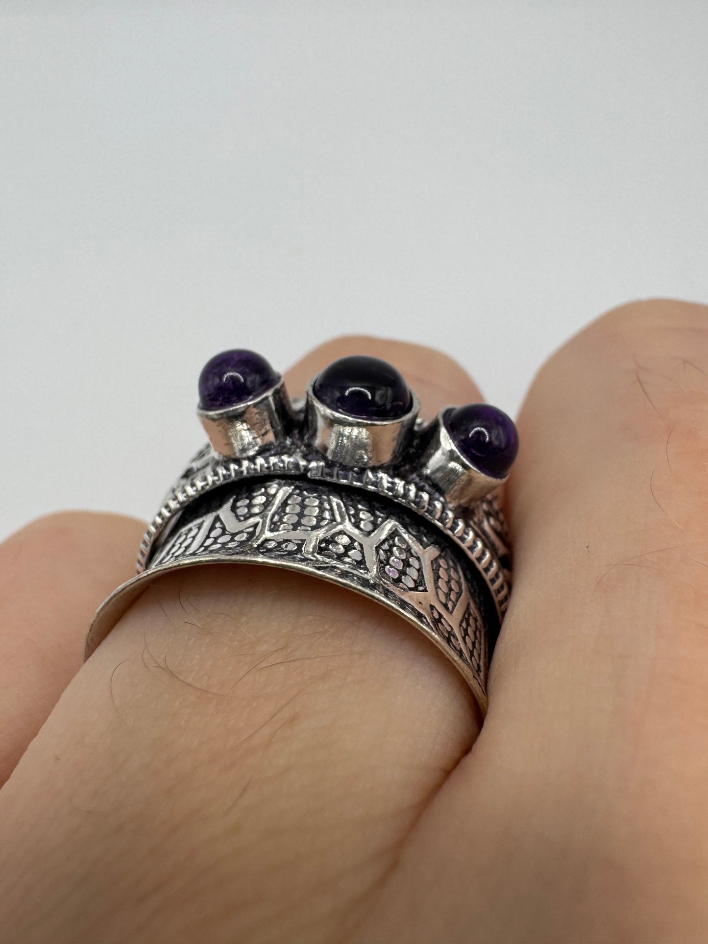 Silver cabochon amethyst ring