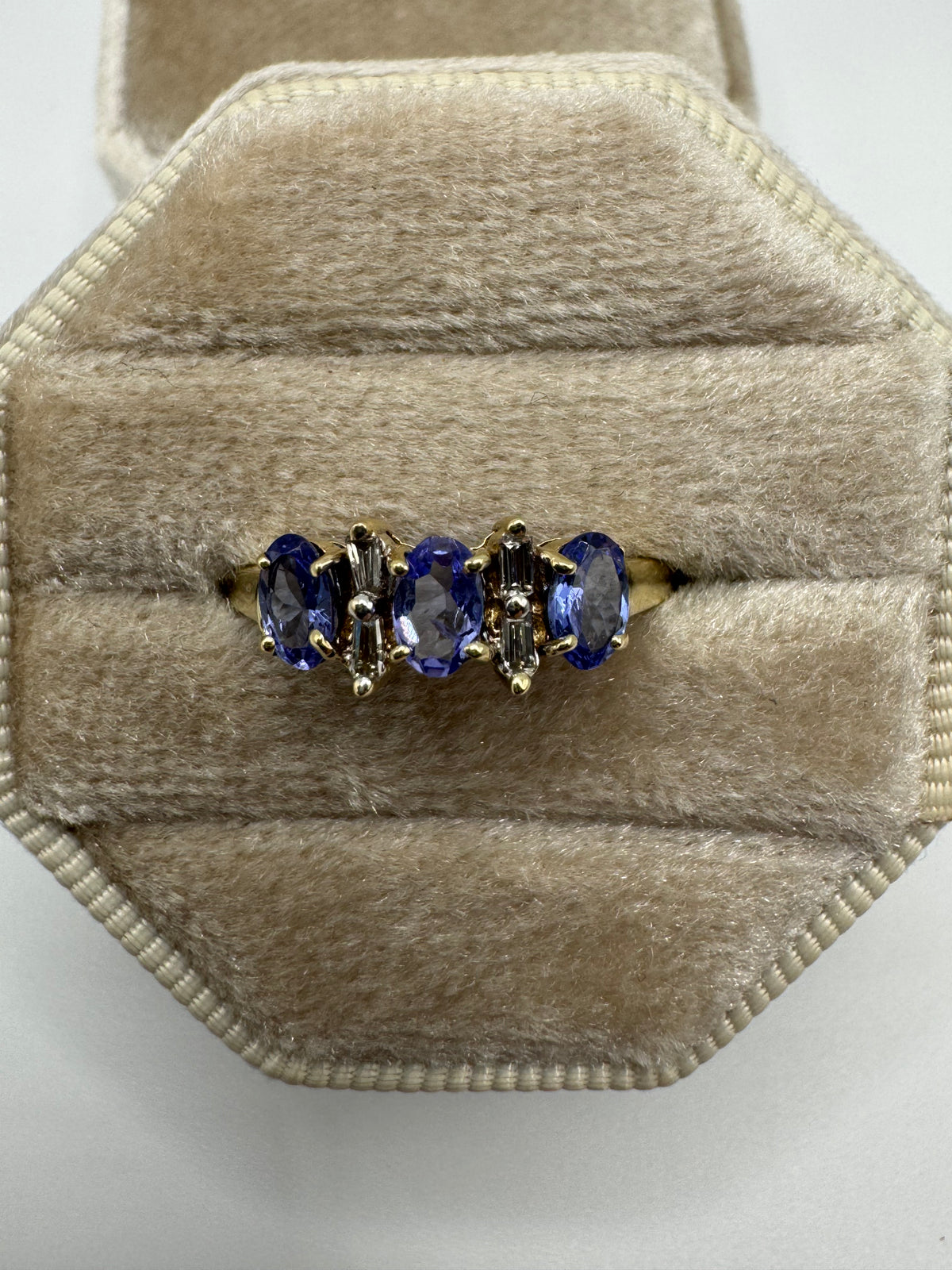 9ct gold tanzanite and diamond ring