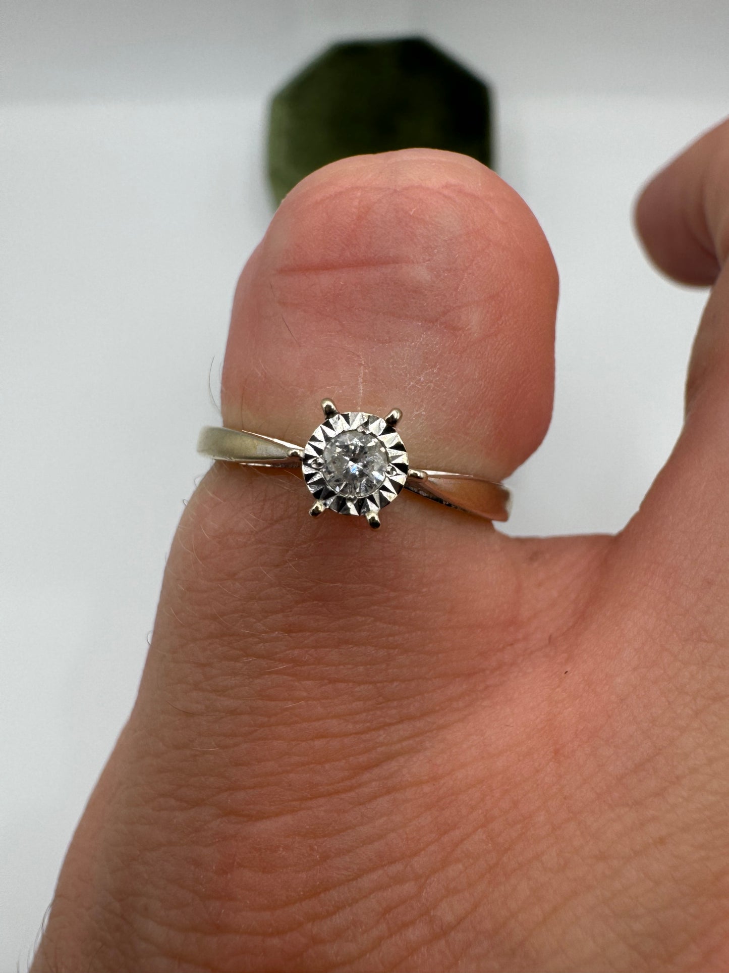 9ct gold 10 point diamond ring