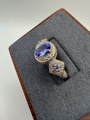 9ct gold tanzanite and diamond ring