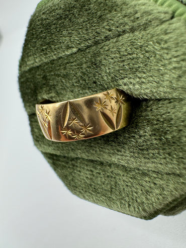 9ct gold patterned band