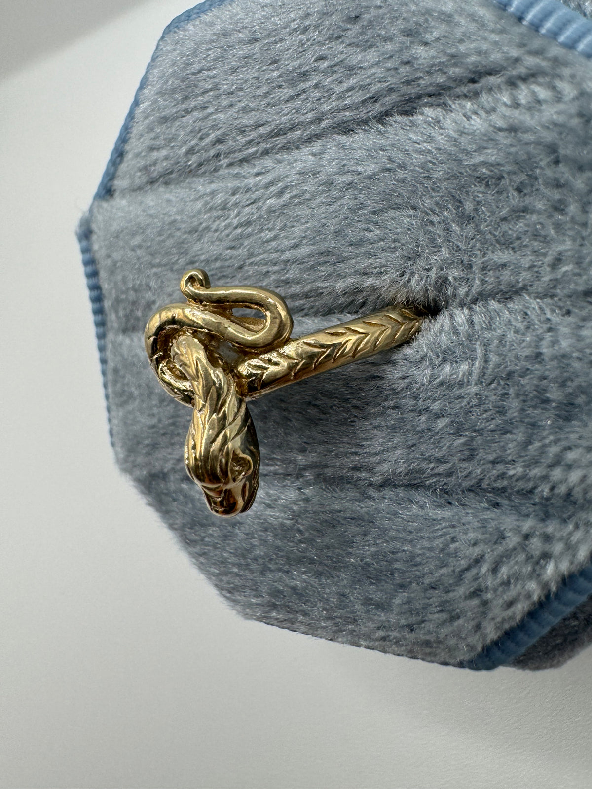 9ct gold snake ring