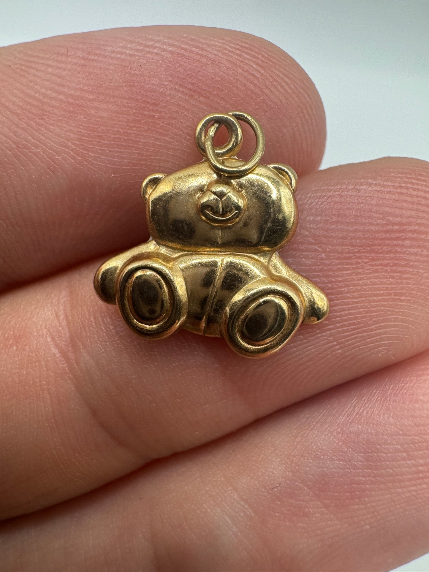 9ct gold teddy pendant