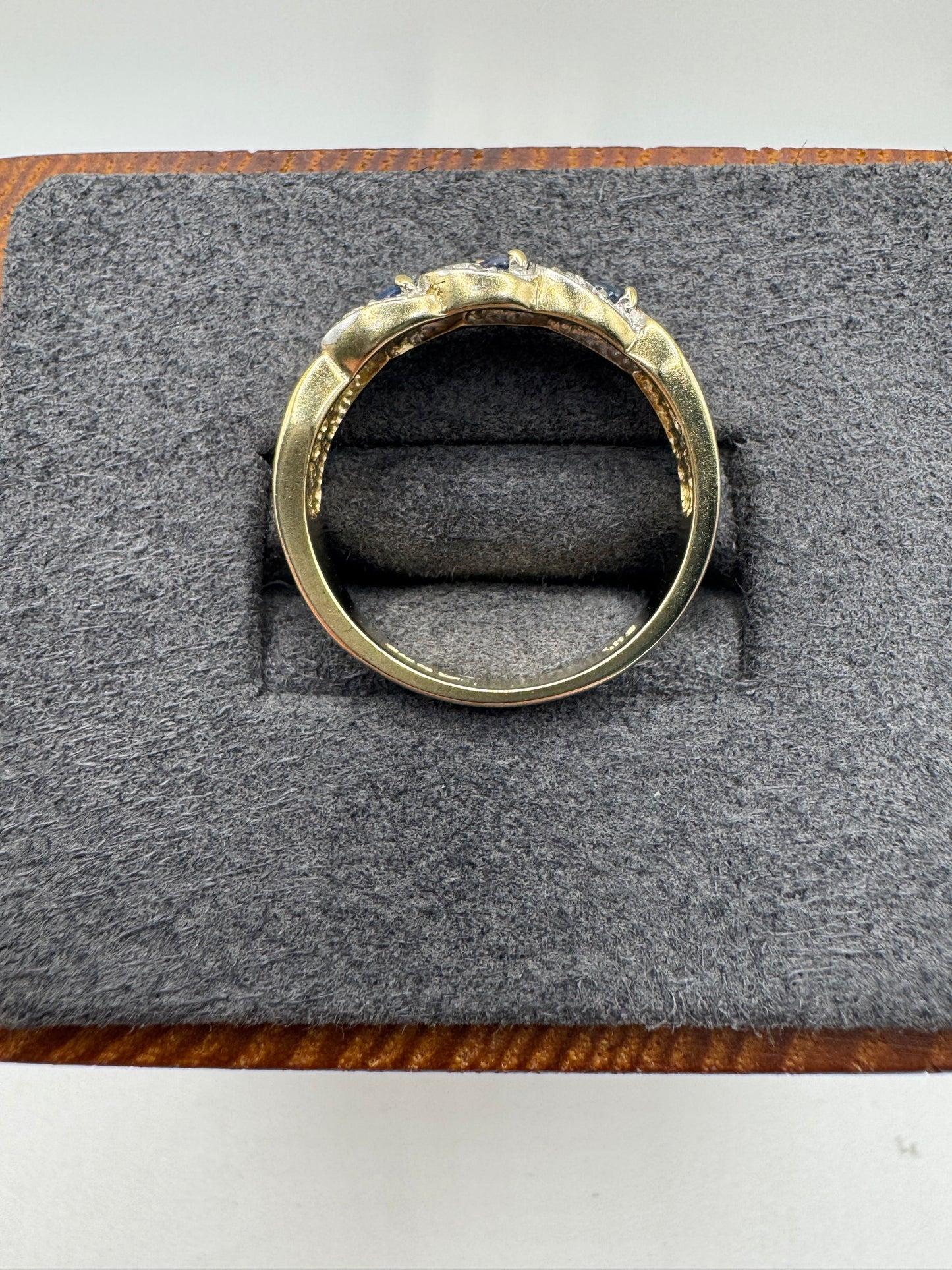 9ct gold London blue topaz and diamond ring