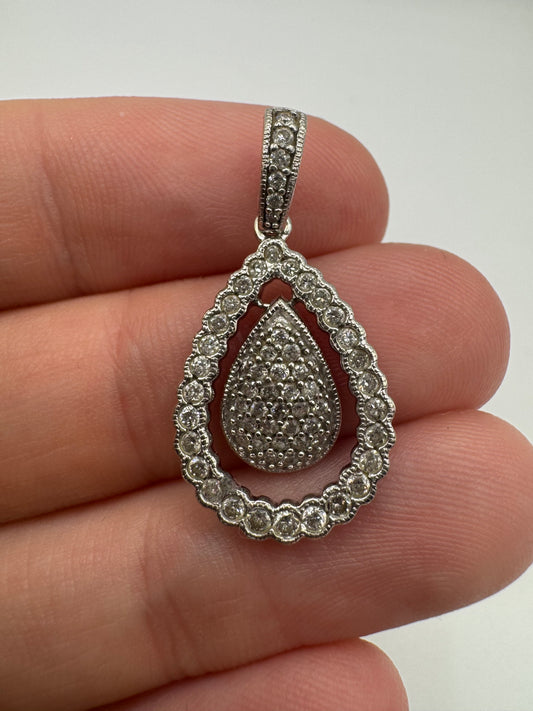 9ct white gold 0.6ct diamond teardrop pendant