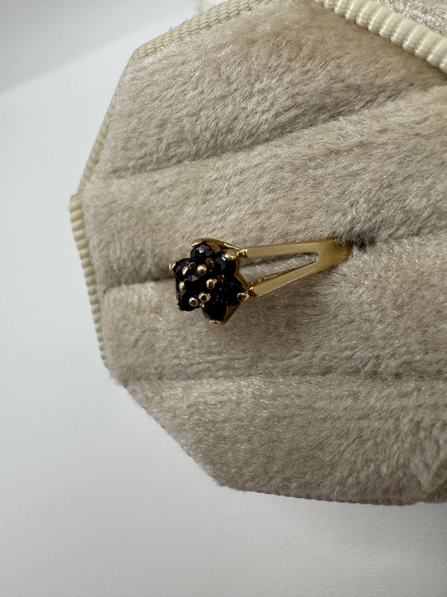 9ct gold sapphire ring