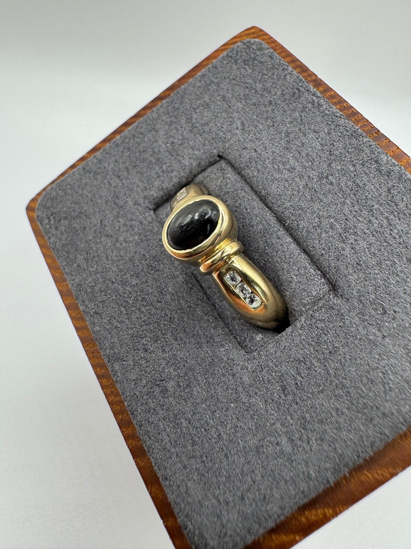 9ct gold star sapphire and cz ring