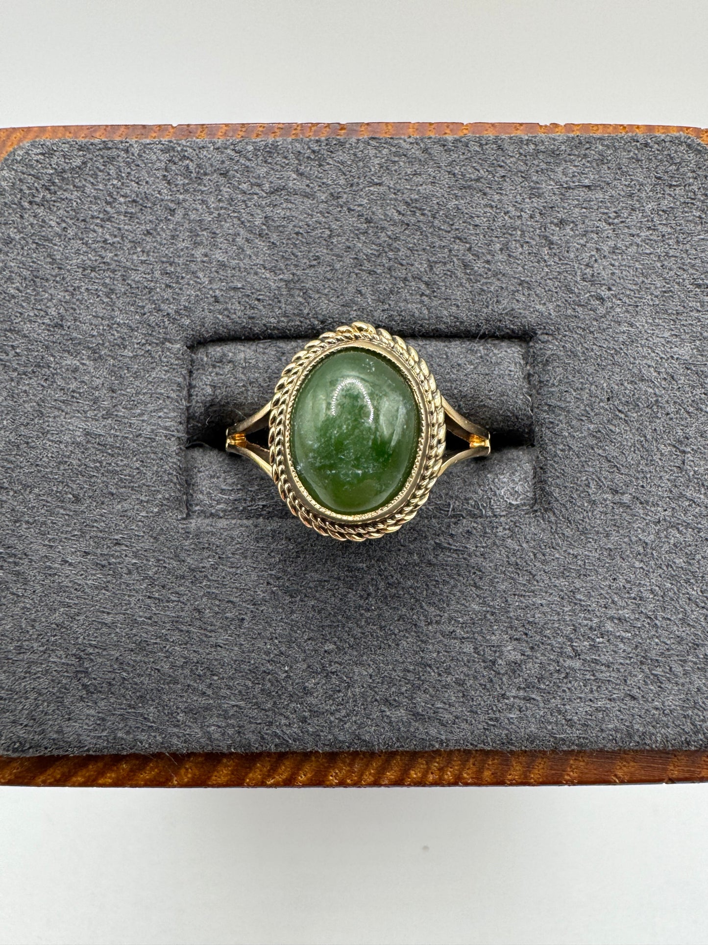 9ct gold jade ring