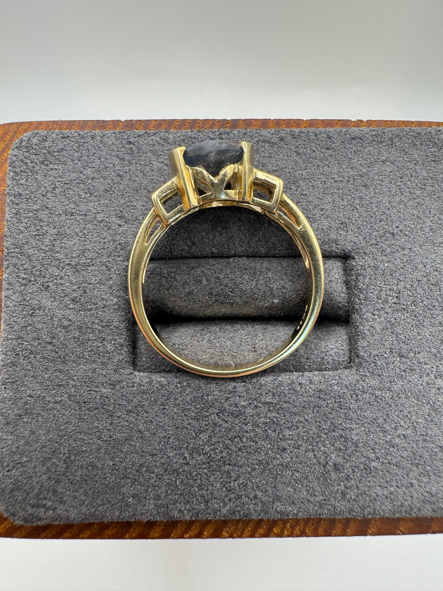 9ct gold labradorite ring