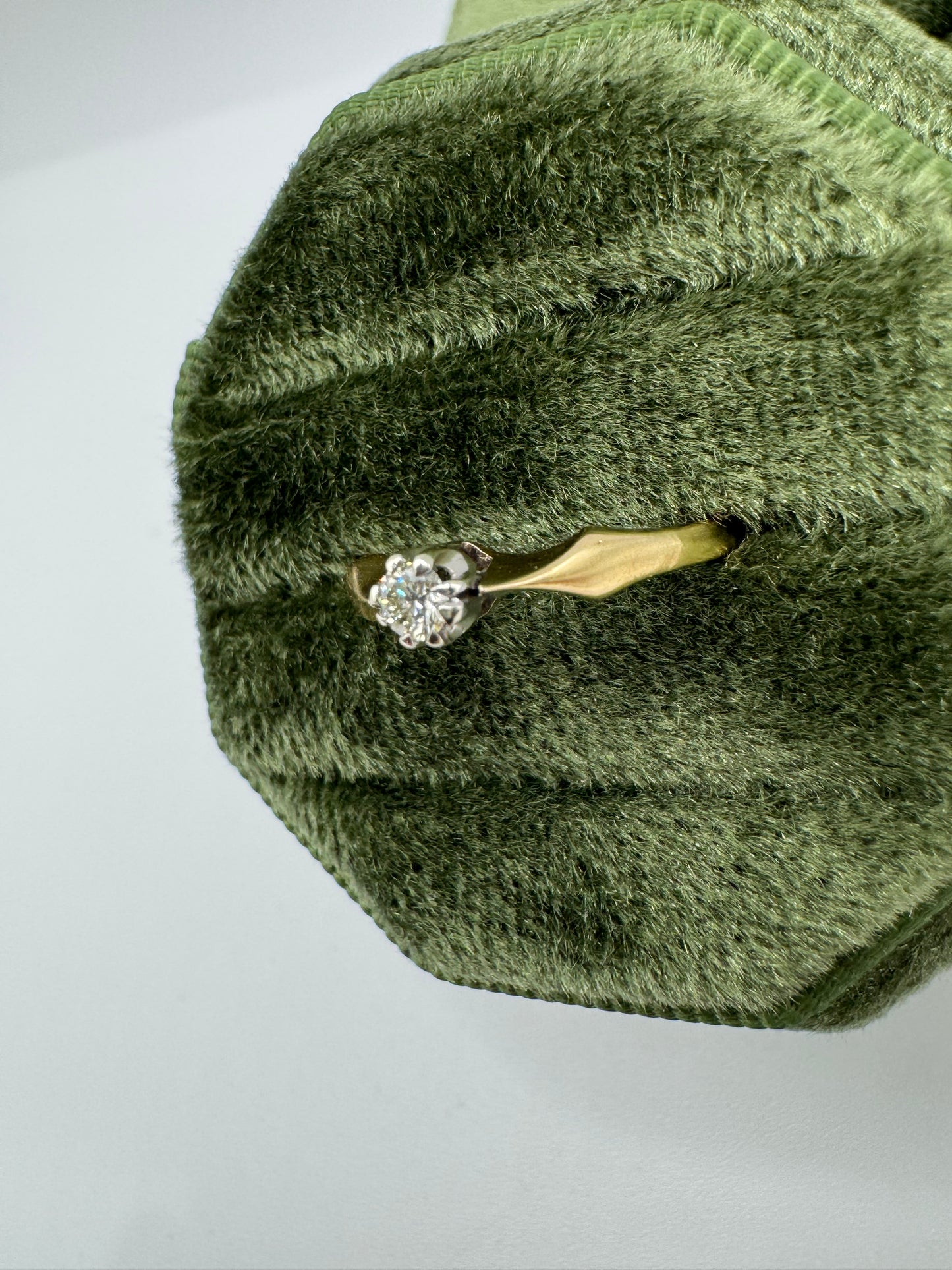 9ct gold diamond ring