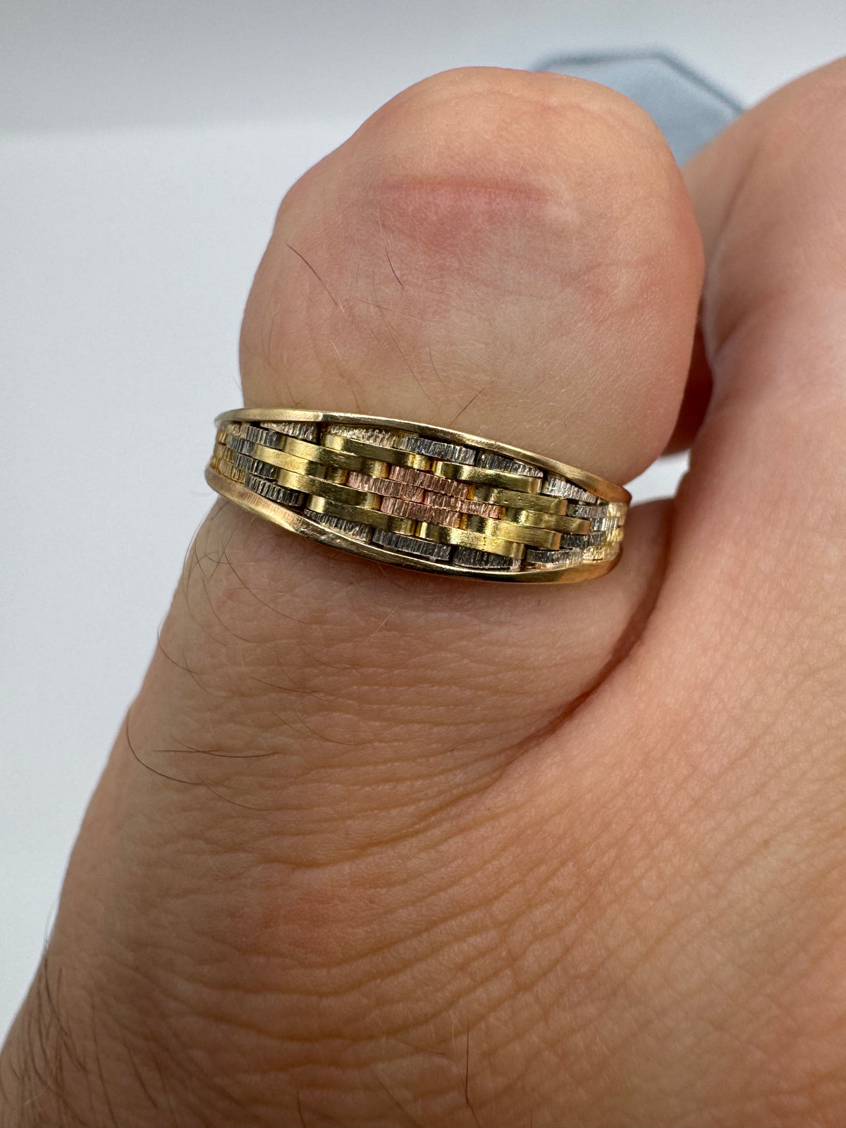 9ct tri-gold ring