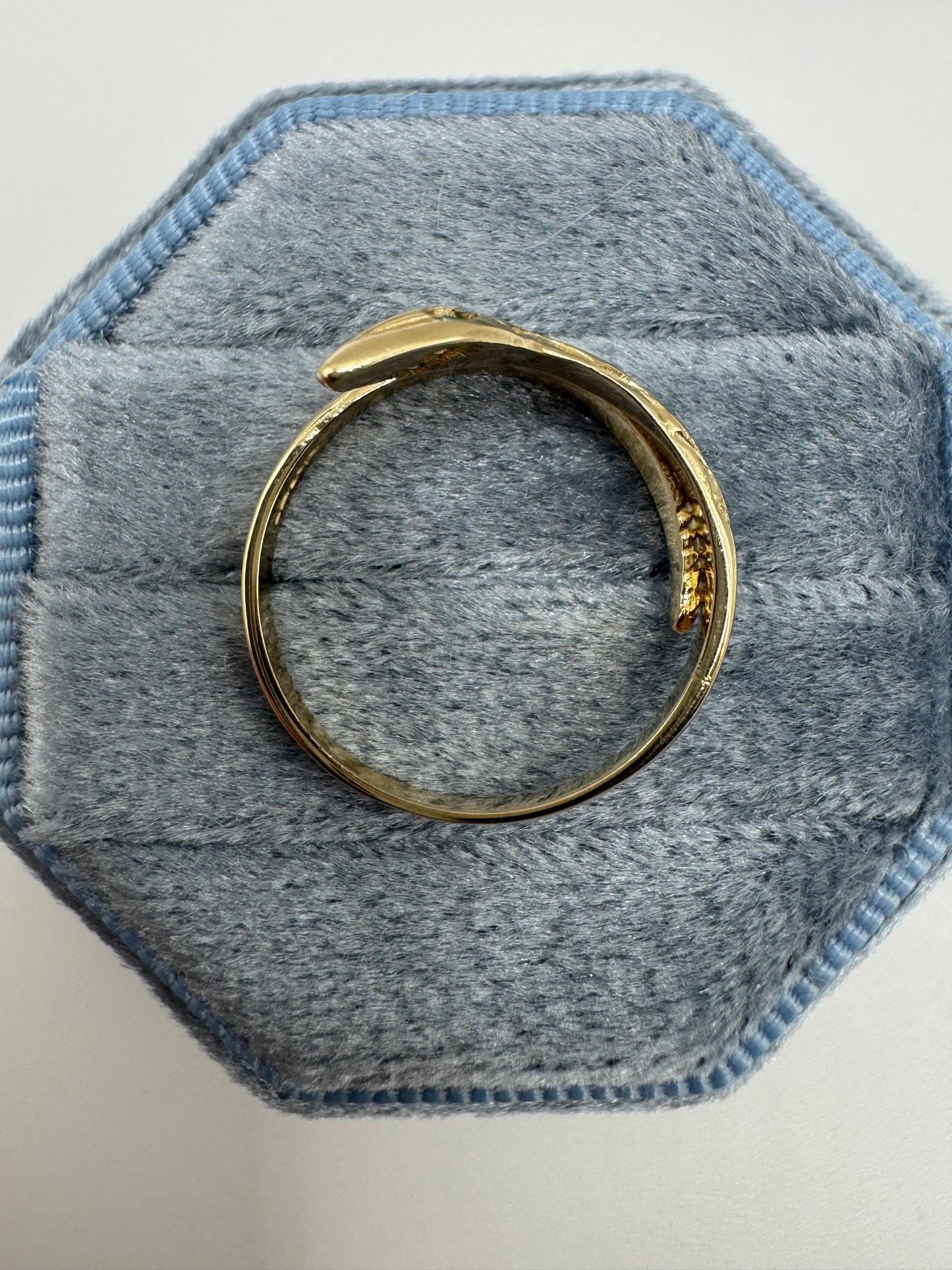 9ct gold emerald snake ring
