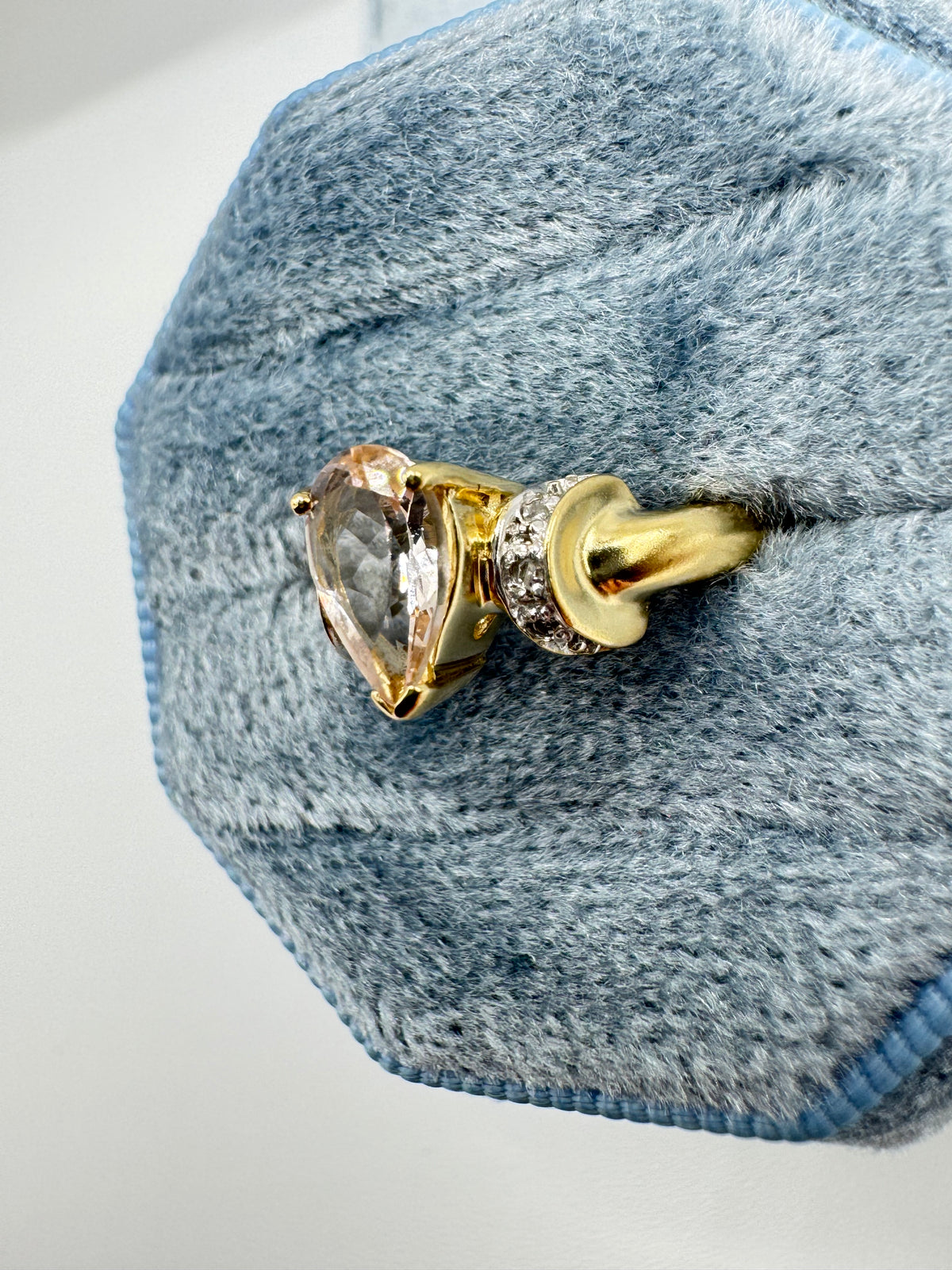 9ct gold morganite and diamond ring