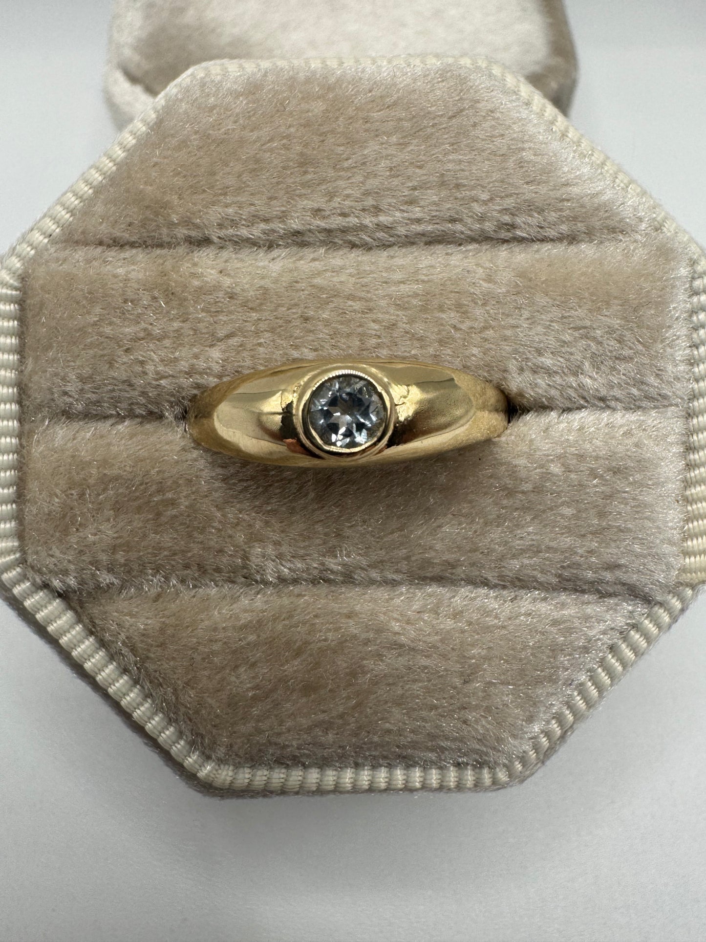 9ct gold topaz gypsy ring