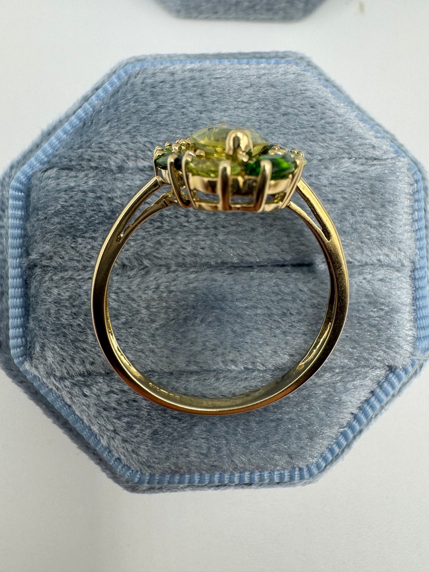 9ct gold peridot and diopside ring