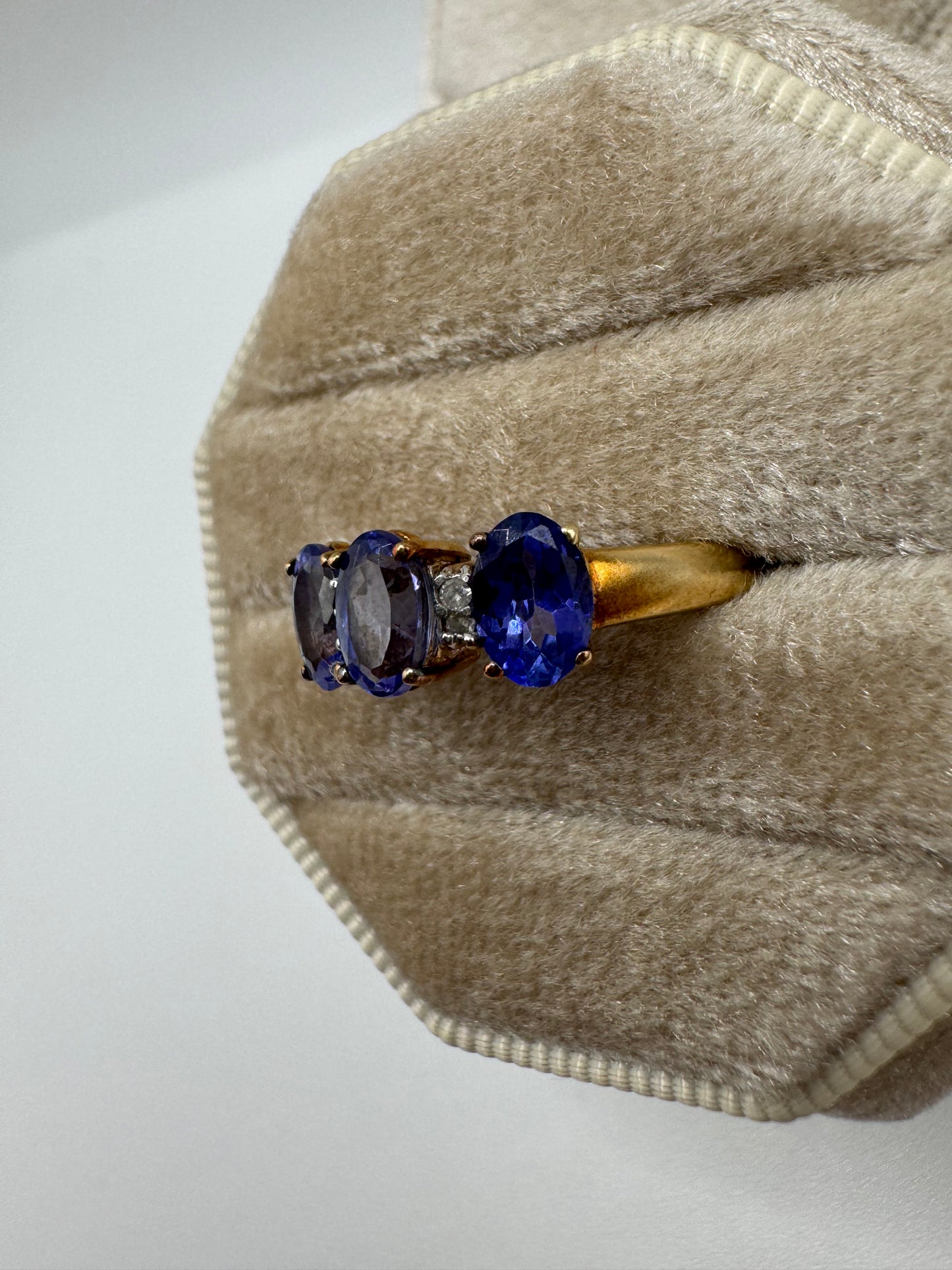 9ct gold tanzanite and diamond ring