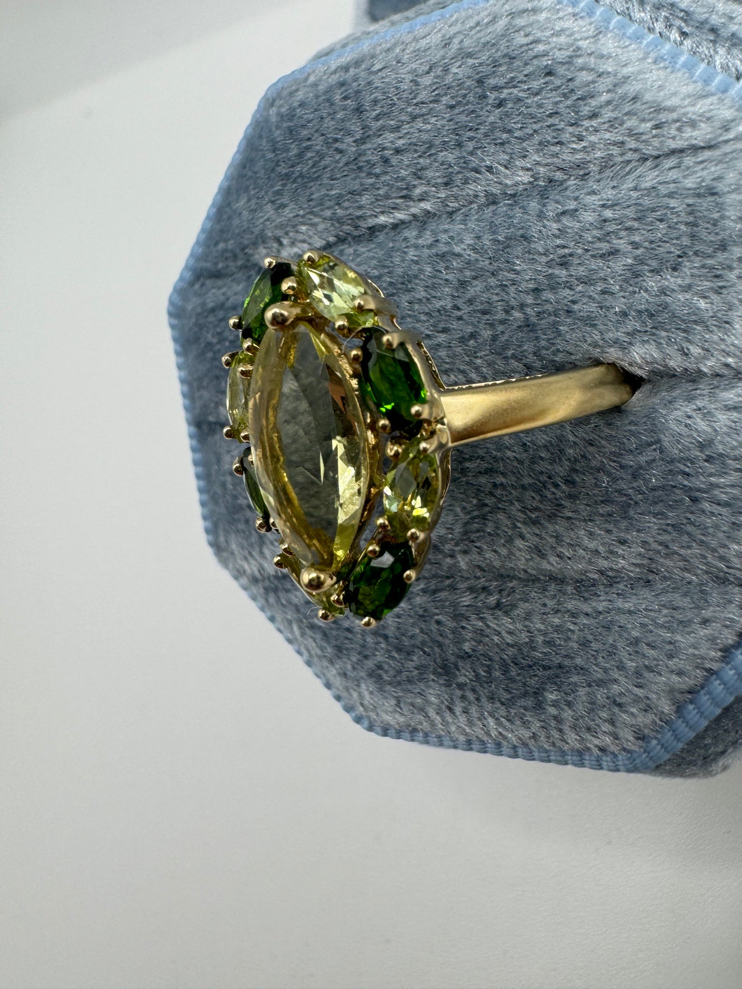 9ct gold peridot and diopside ring