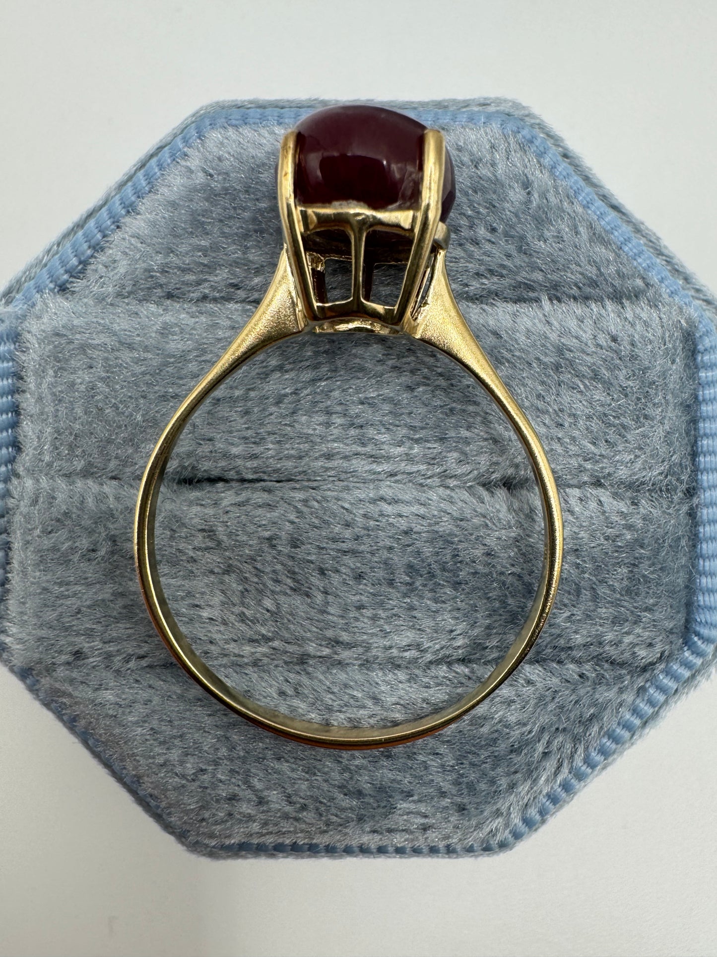 9ct gold cabochon ruby ring