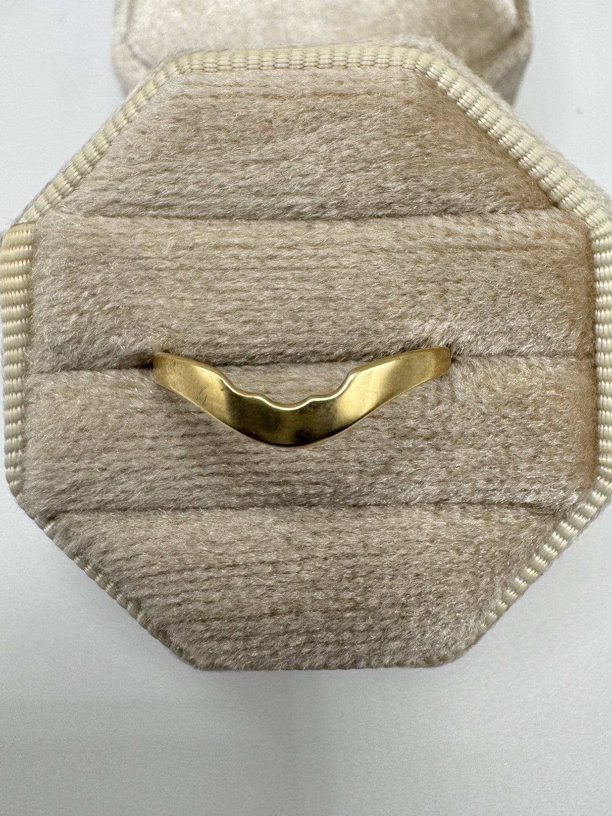 9ct gold shaped wishbone ring
