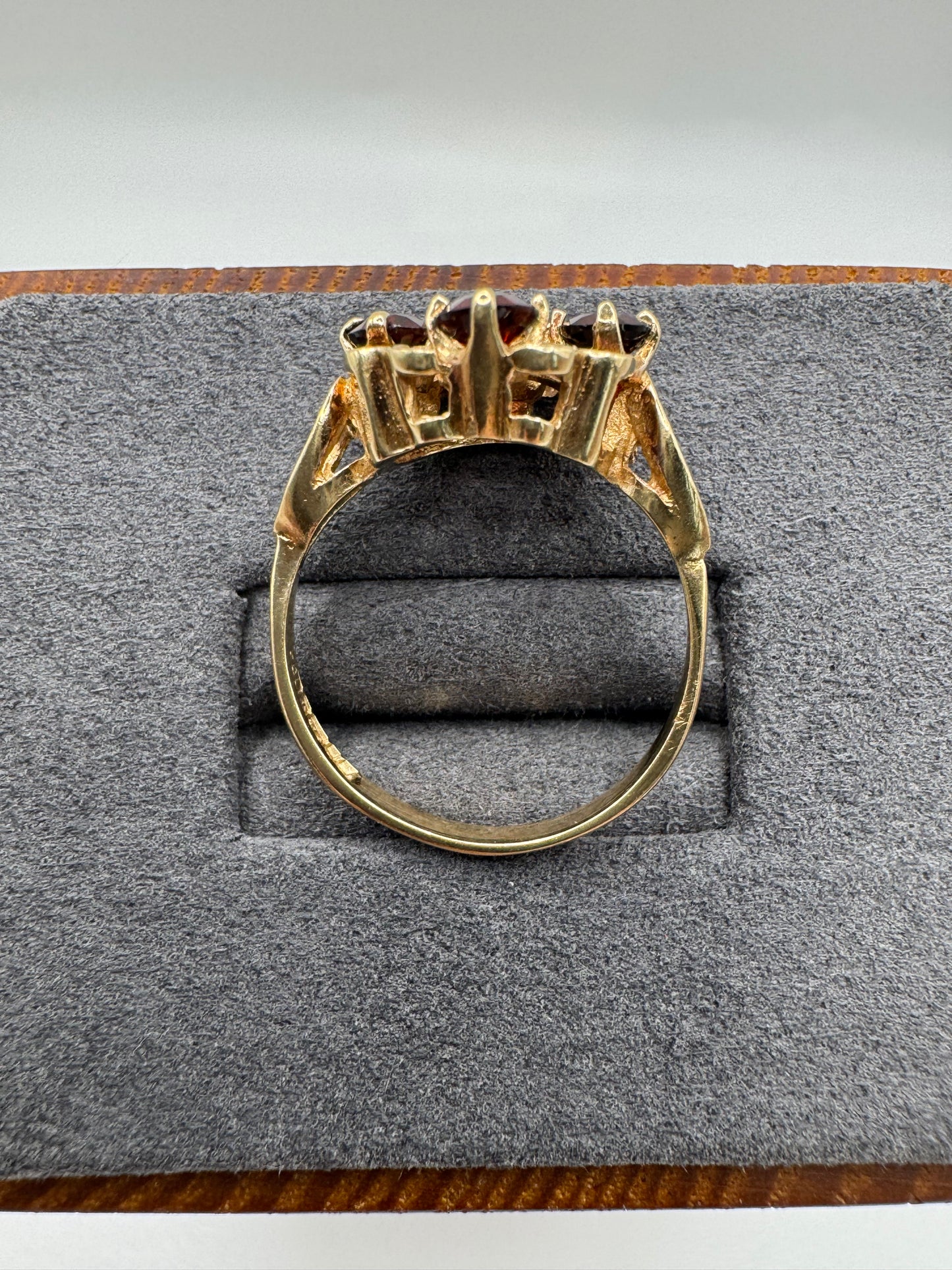 9ct gold garnet 4 leaf clover ring