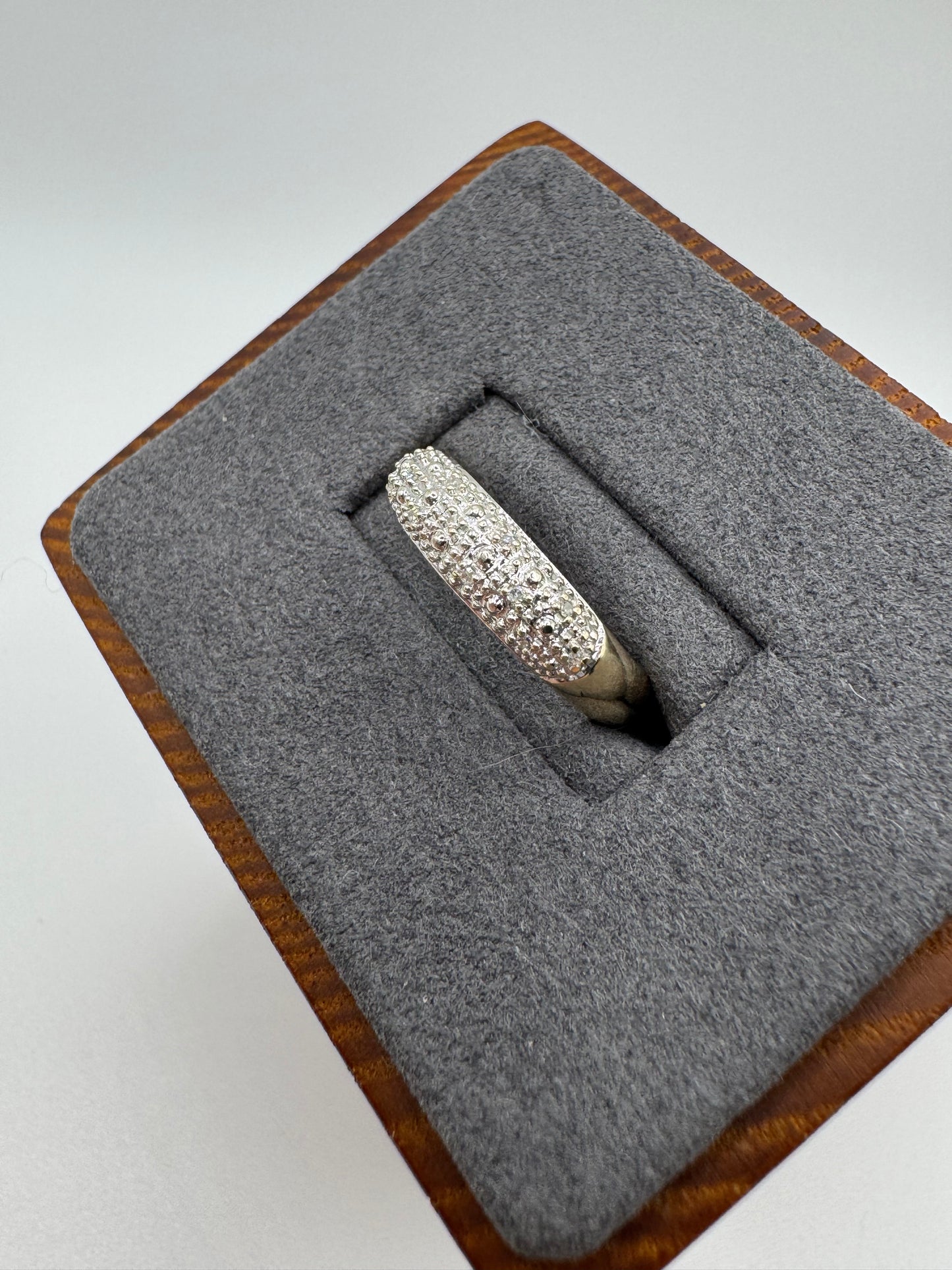 9ct gold diamond ring