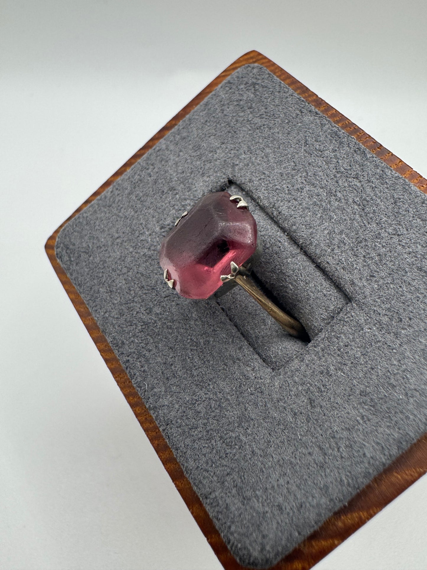 Antique 9ct gold paste ring