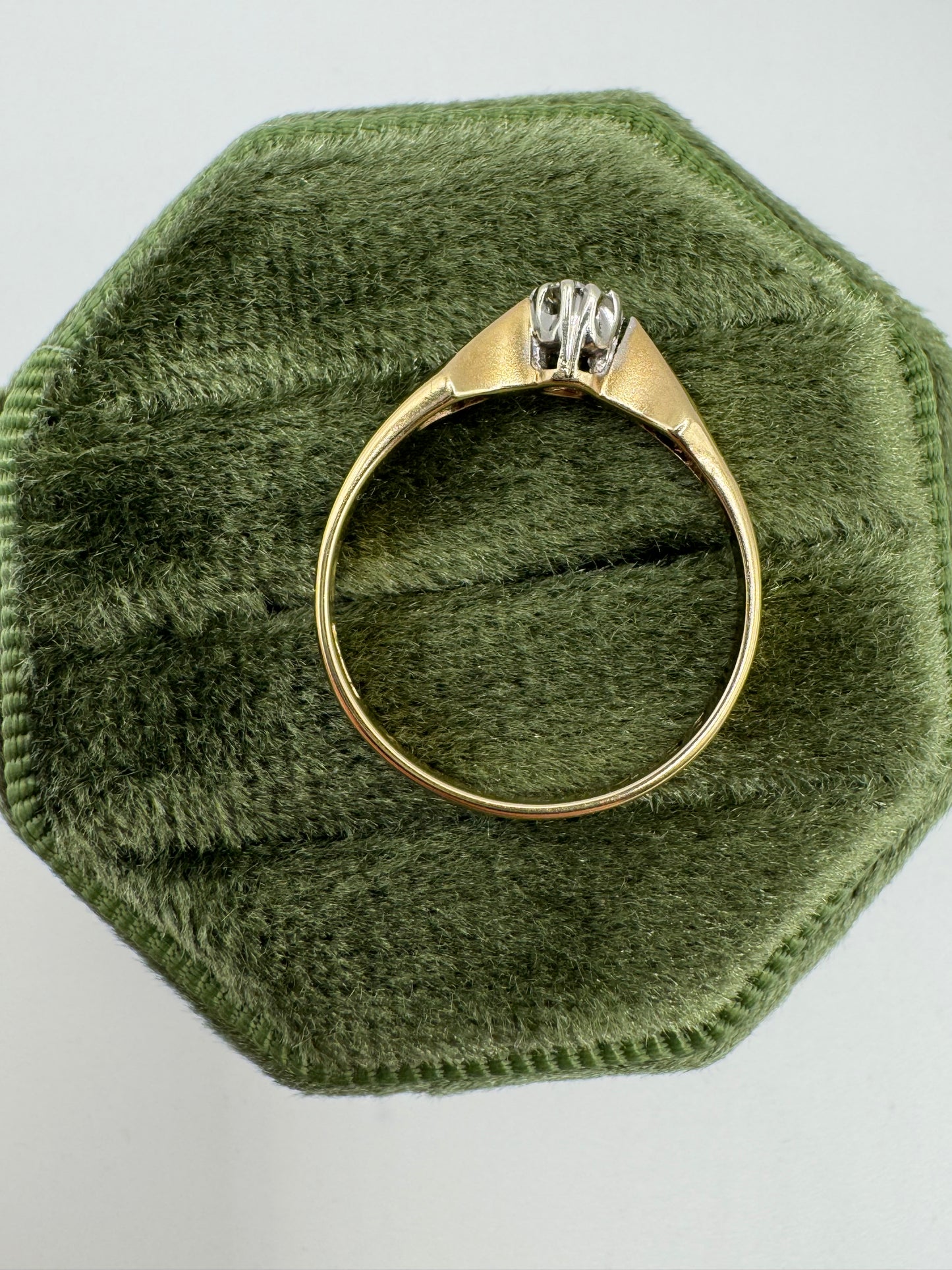 9ct gold diamond ring