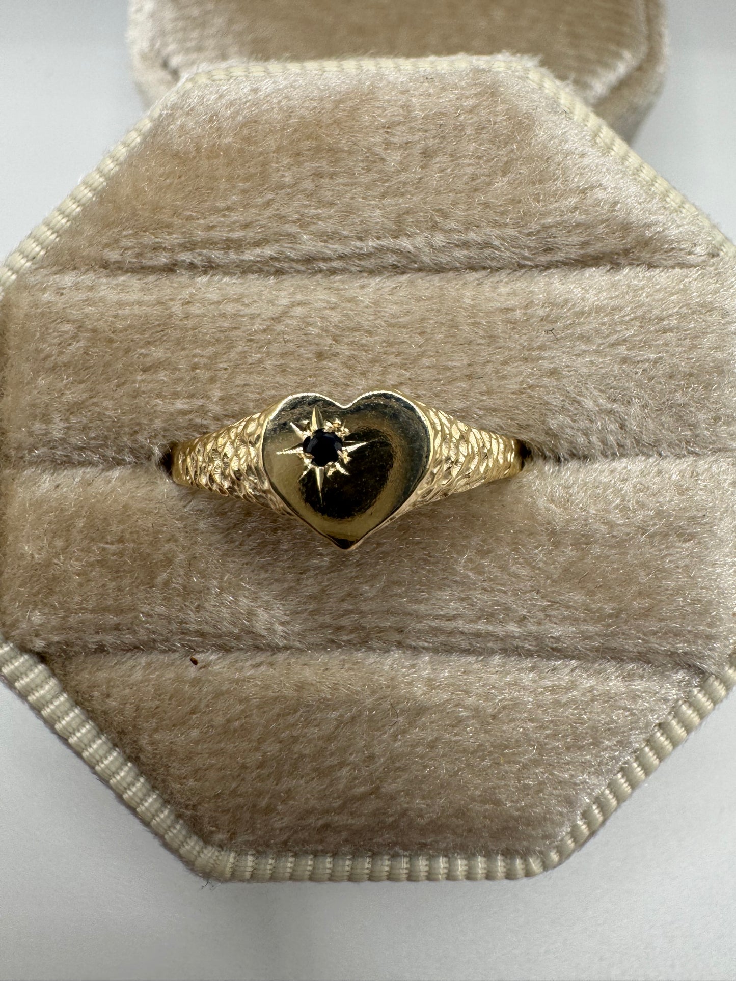 9ct gold sapphire heart signet ring