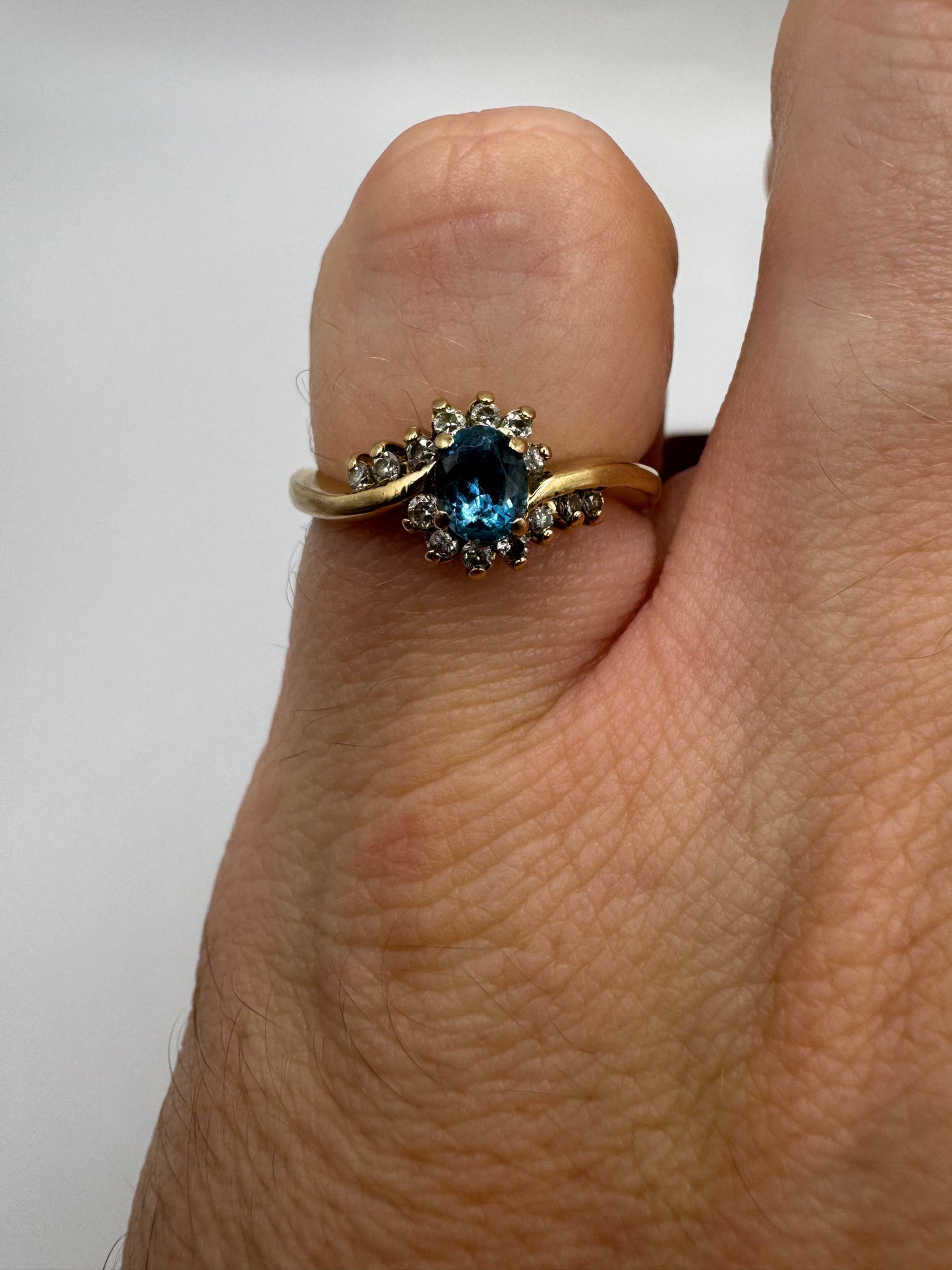 9ct gold blue topaz and diamond ring