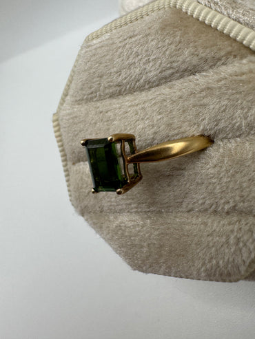 9ct gold green tourmaline ring
