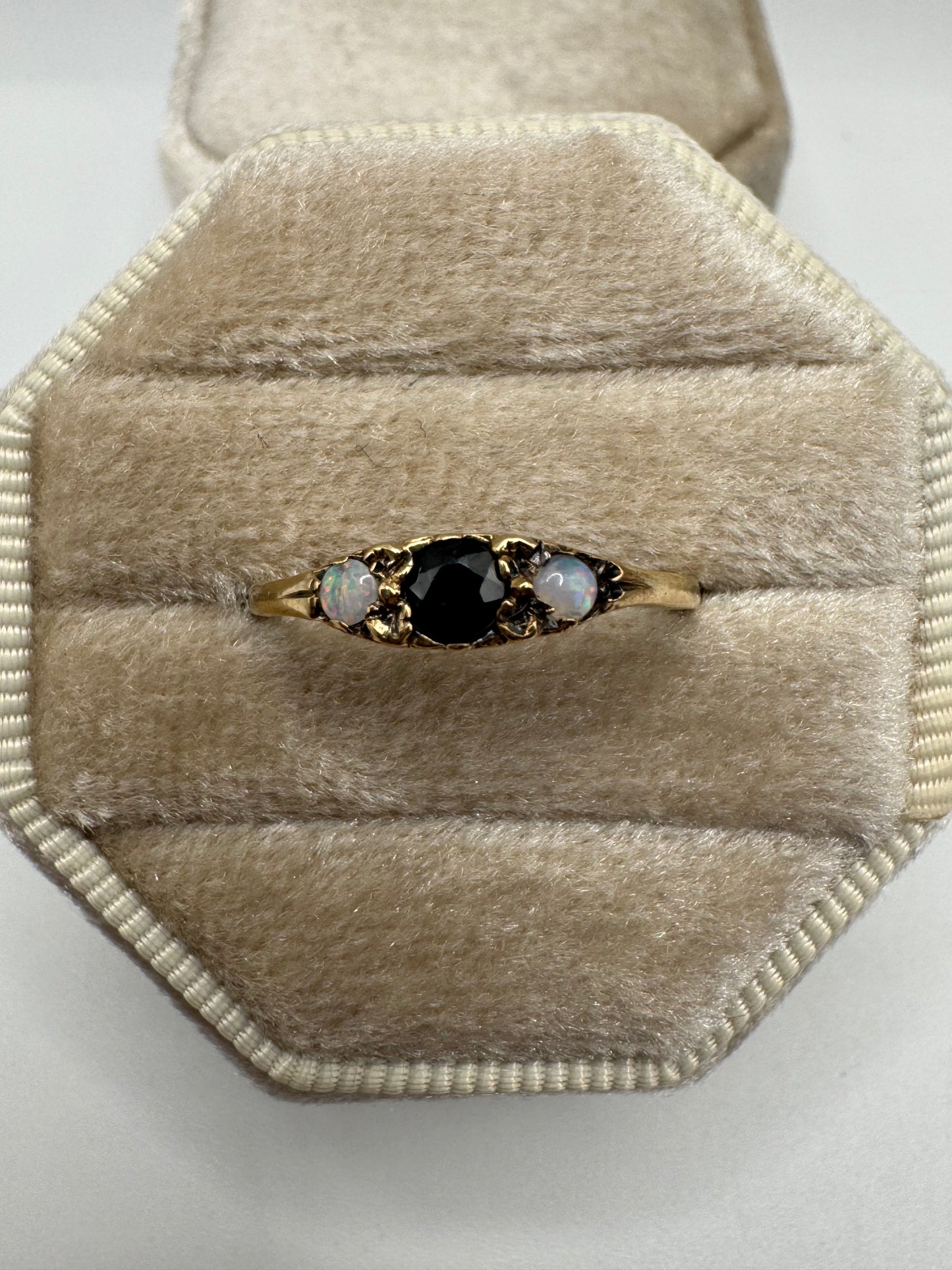 9ct gold sapphire and opal ring