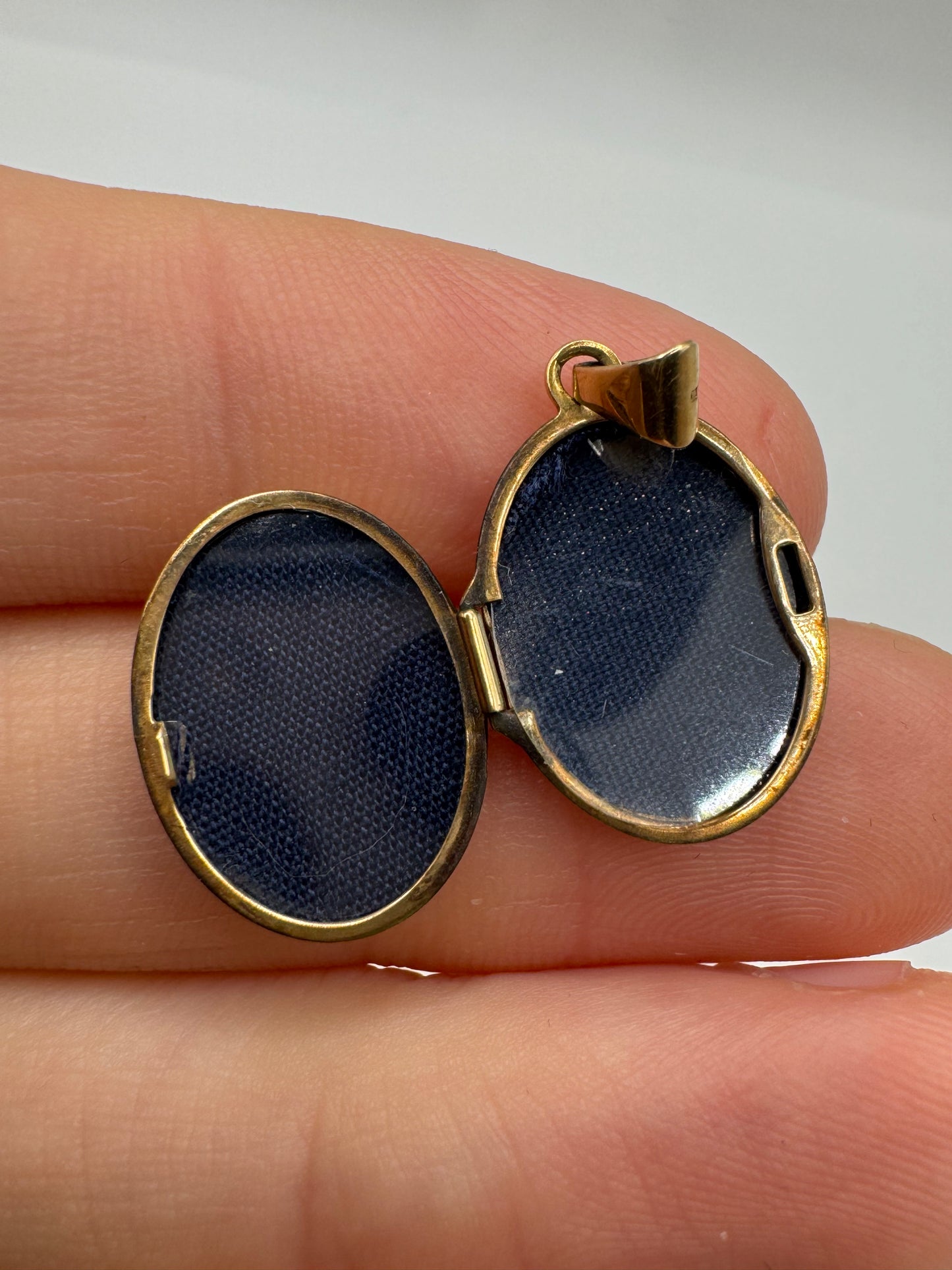 9ct gold engraved locket