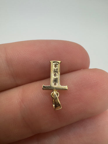 9ct gold diamond initial T pendant