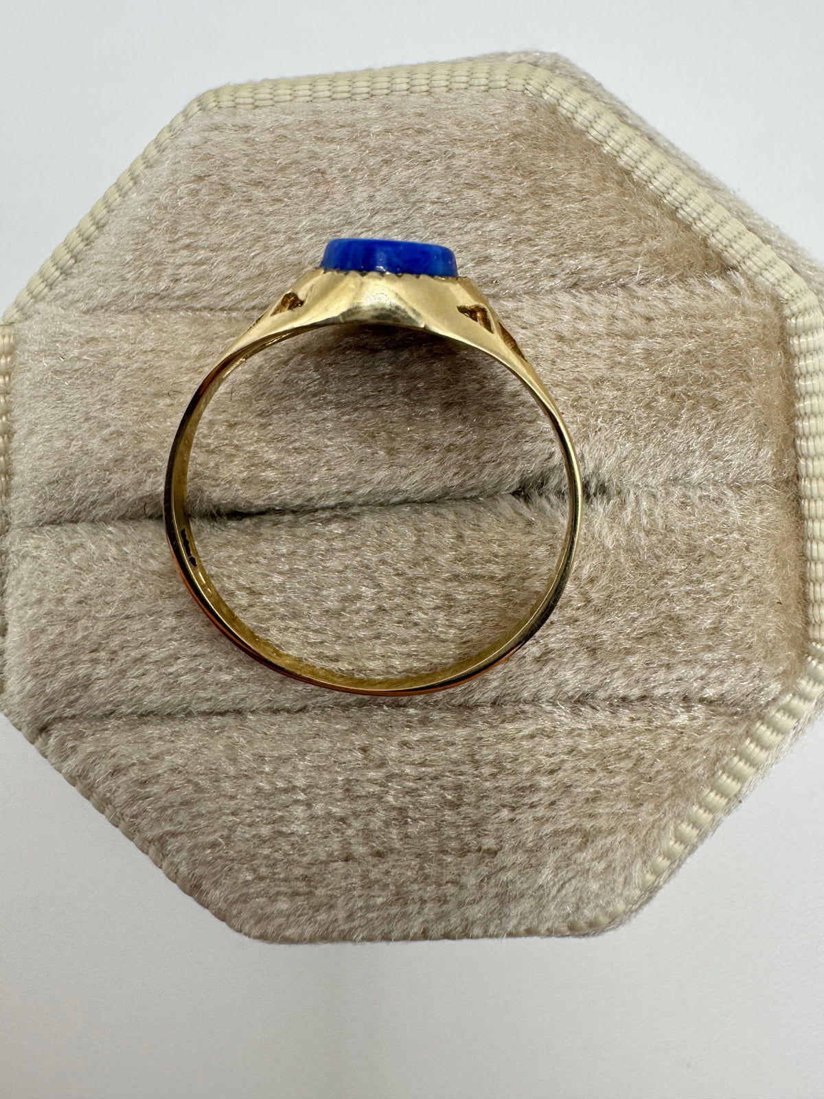 9ct gold lapis lazuli signet ring