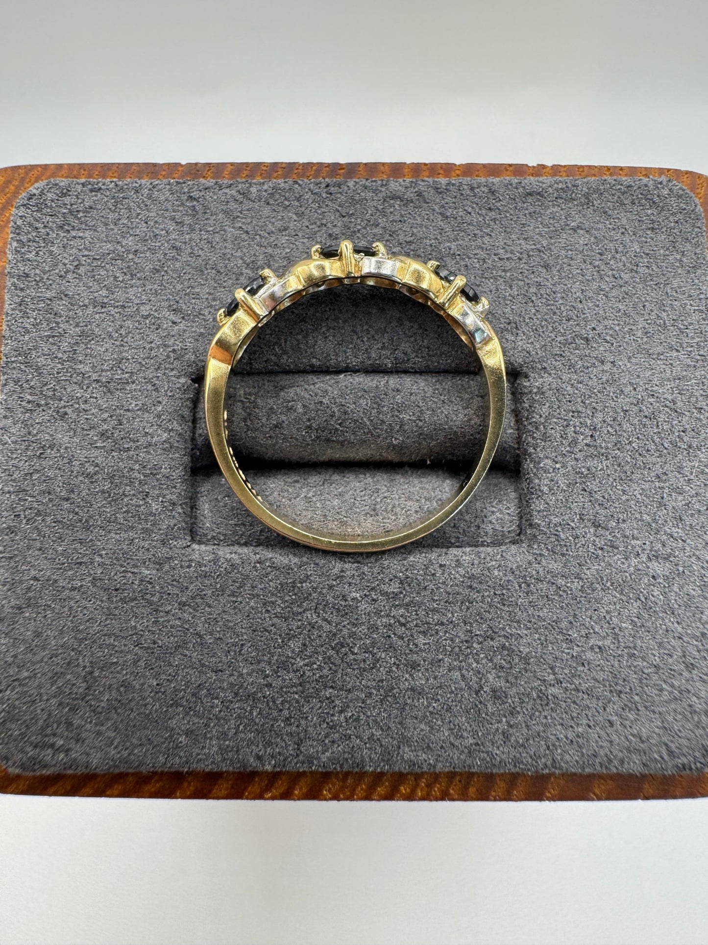 9ct gold sapphire and diamond ring