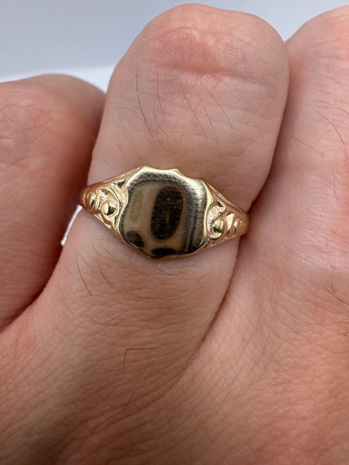 9ct gold shield signet ring
