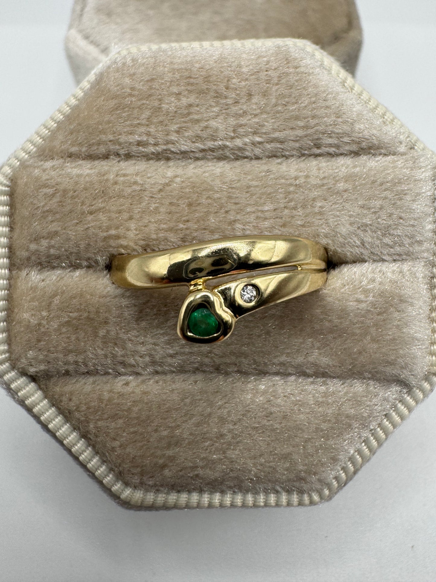 14ct gold emerald and diamond heart ring