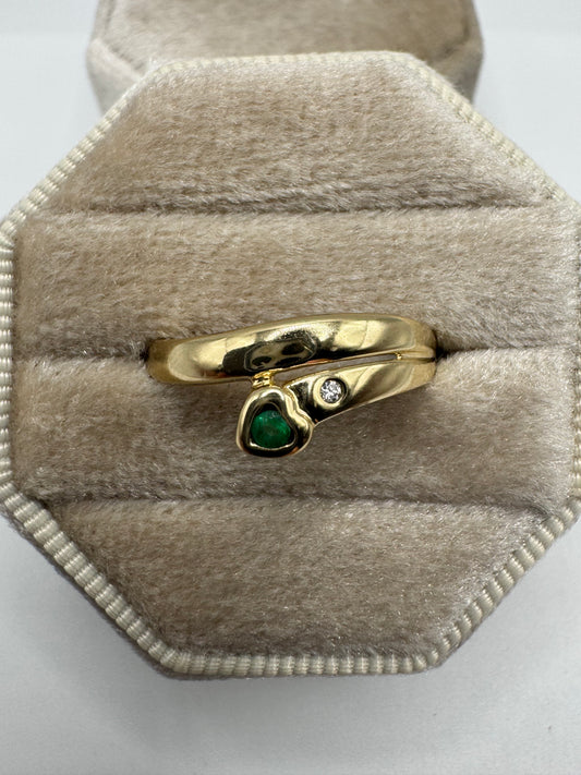 14ct gold emerald and diamond heart ring