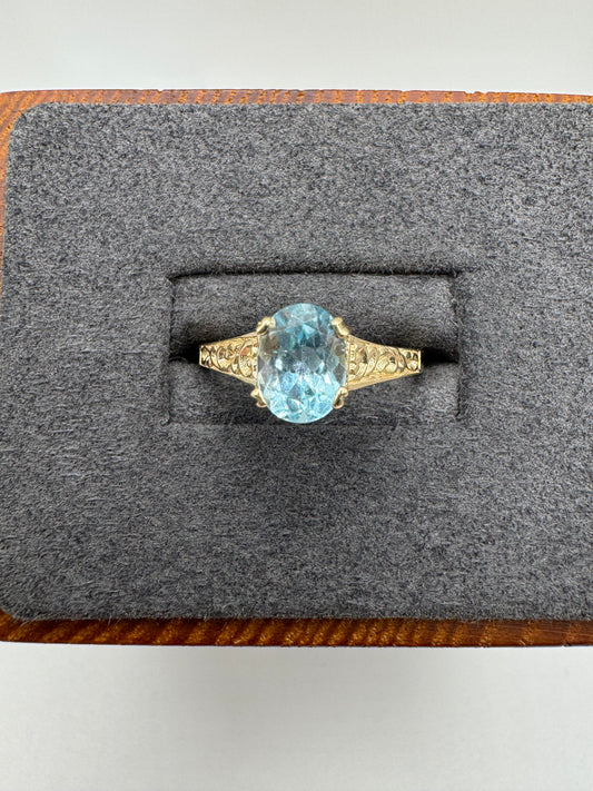 9ct gold blue topaz ring