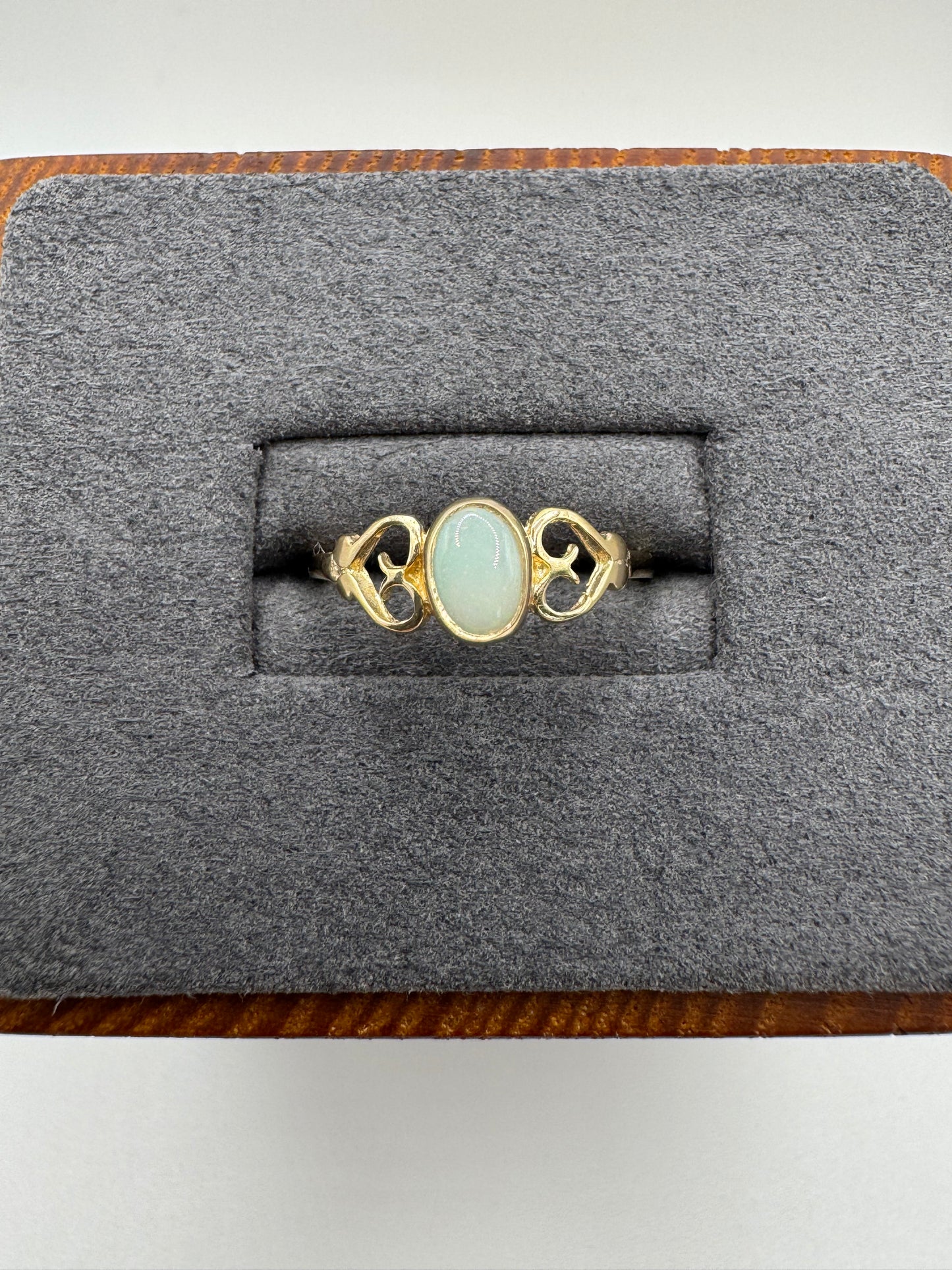9ct gold opal ring