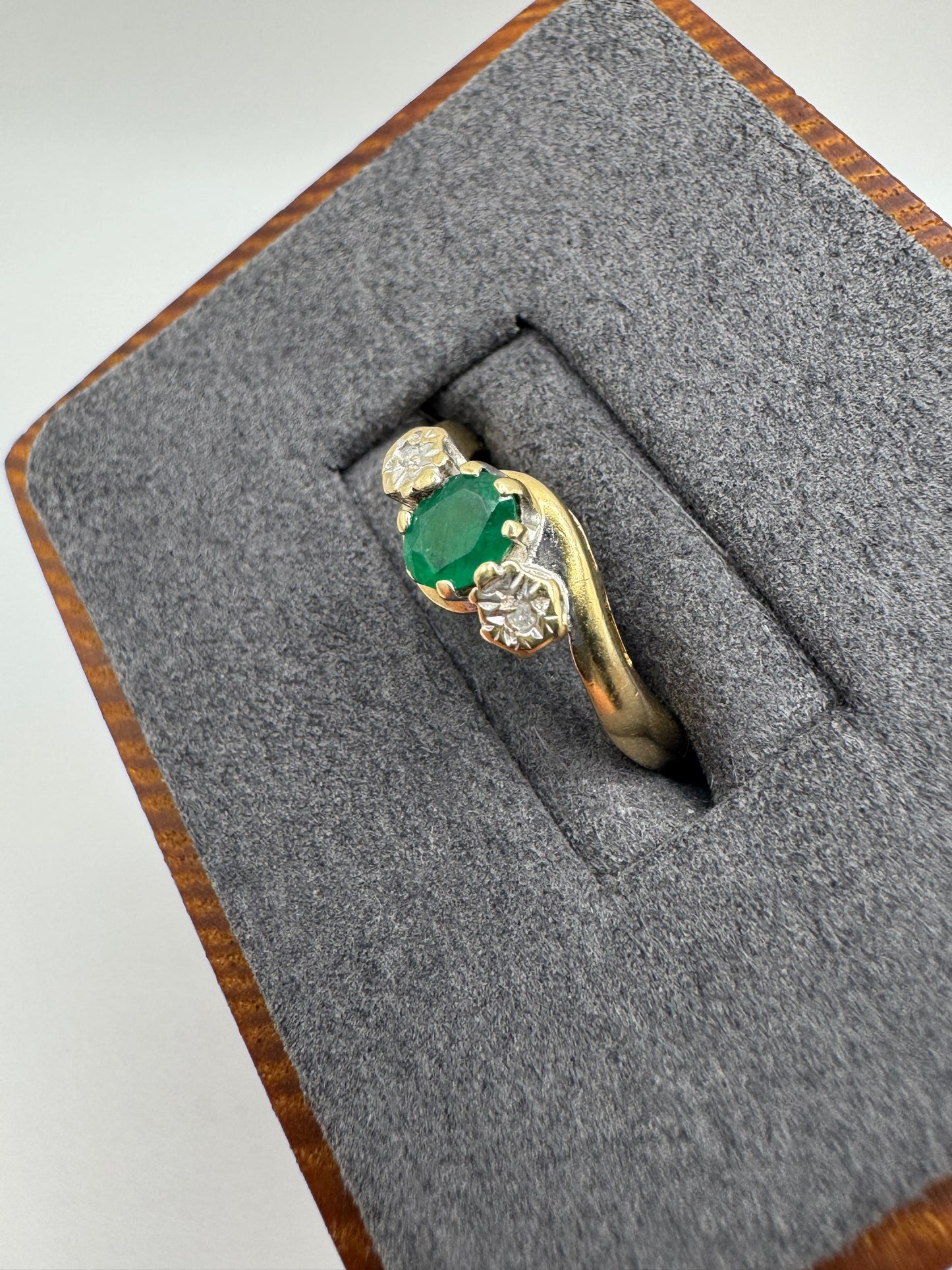 9ct gold green agate and diamond ring
