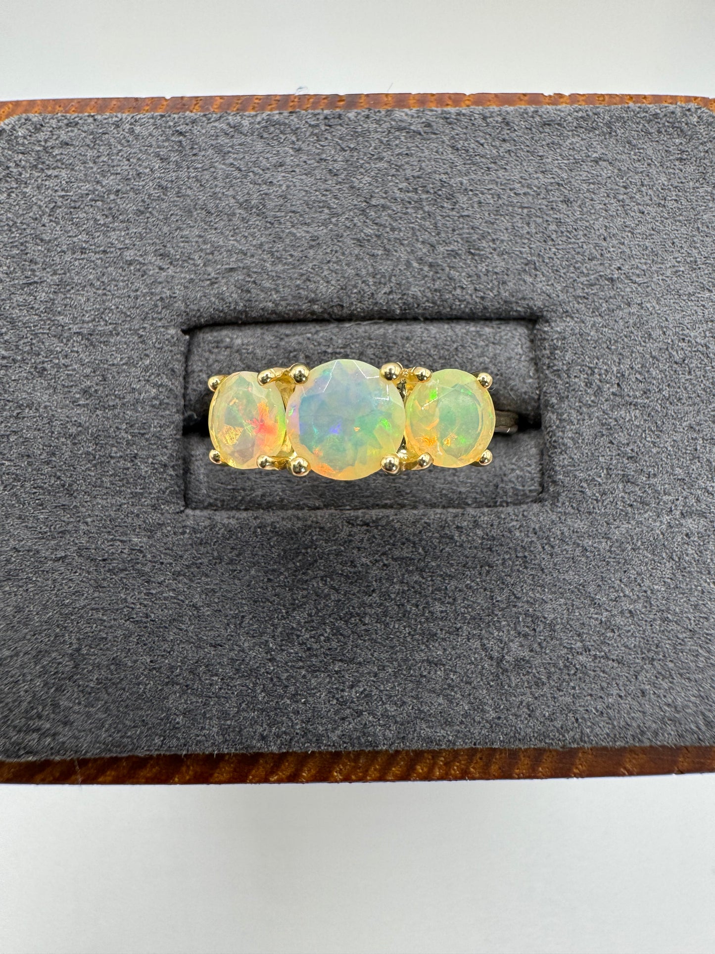 9ct gold opal ring