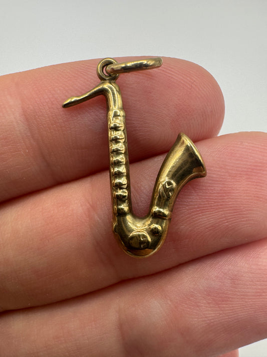 9ct gold saxophone charm