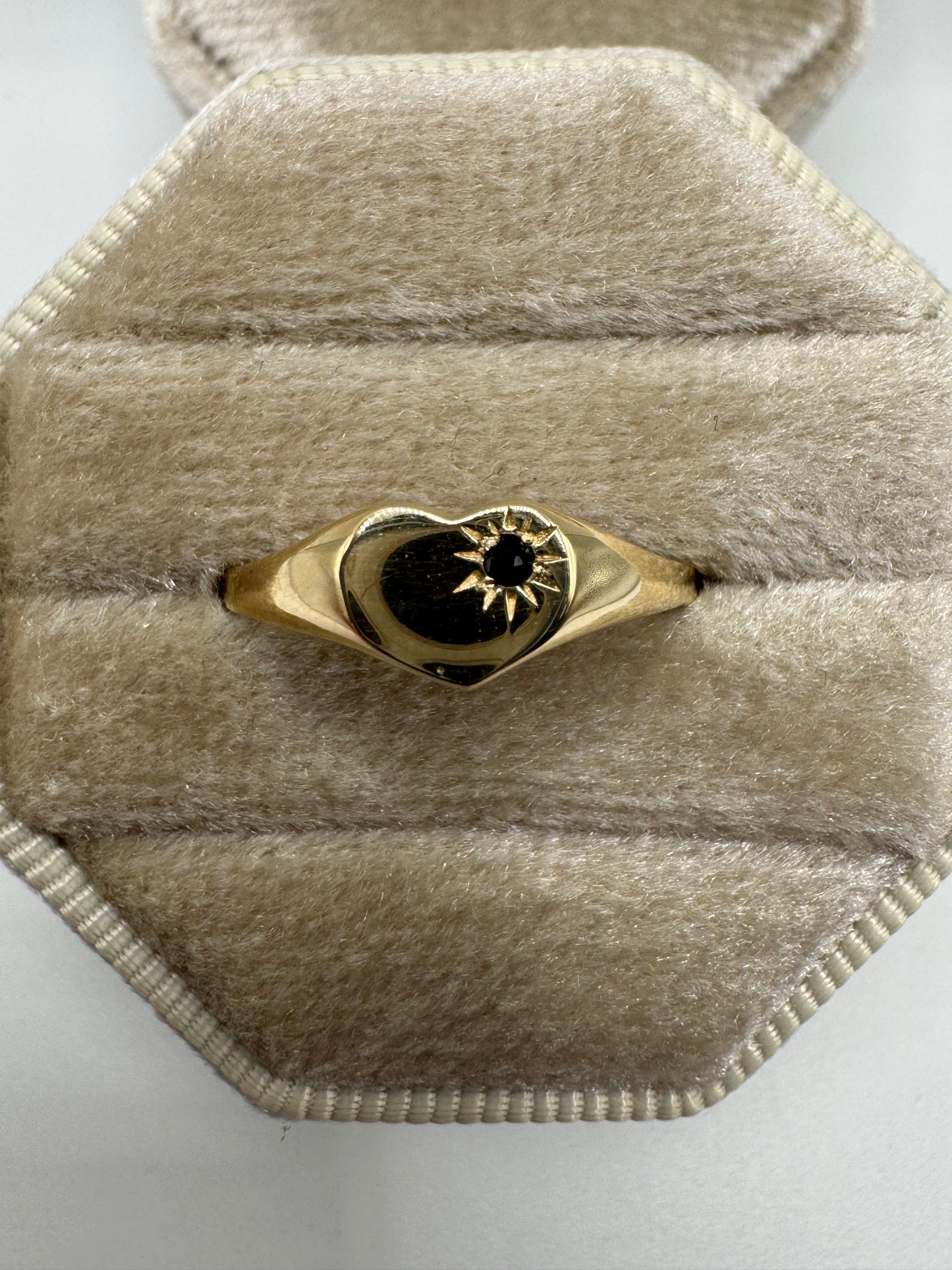 9ct gold sapphire heart signet ring
