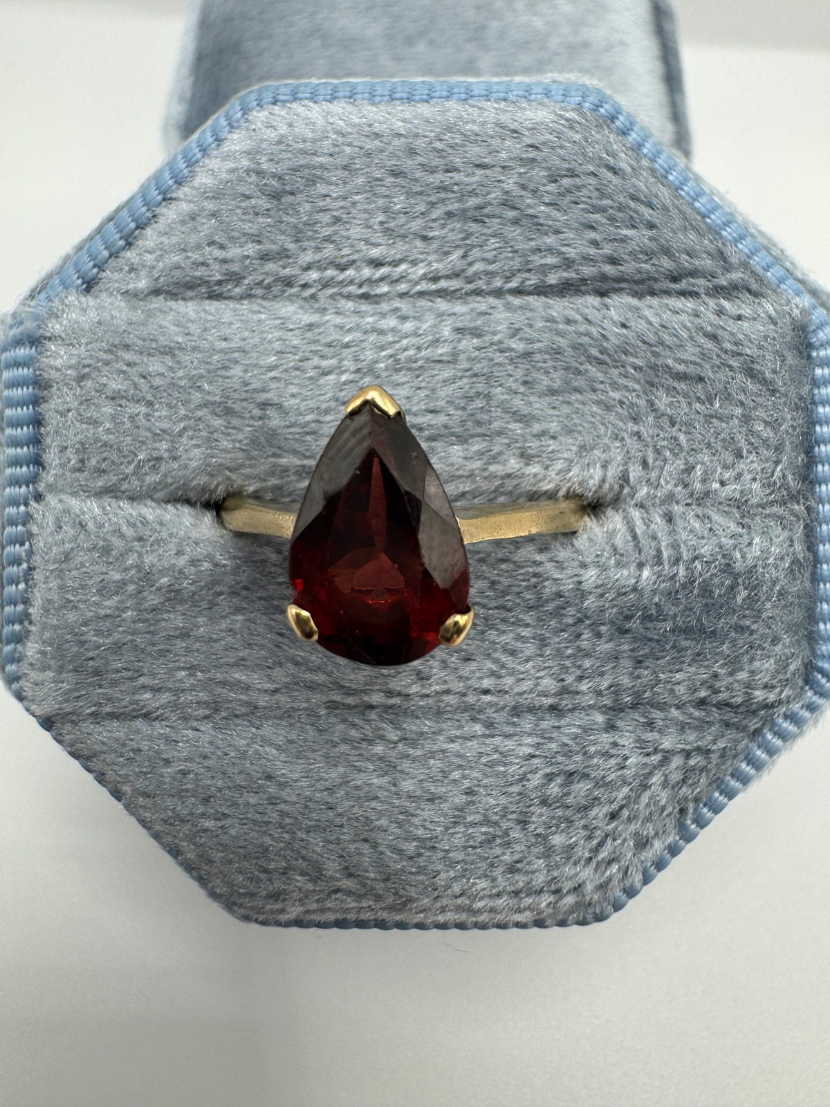 9ct gold garnet ring