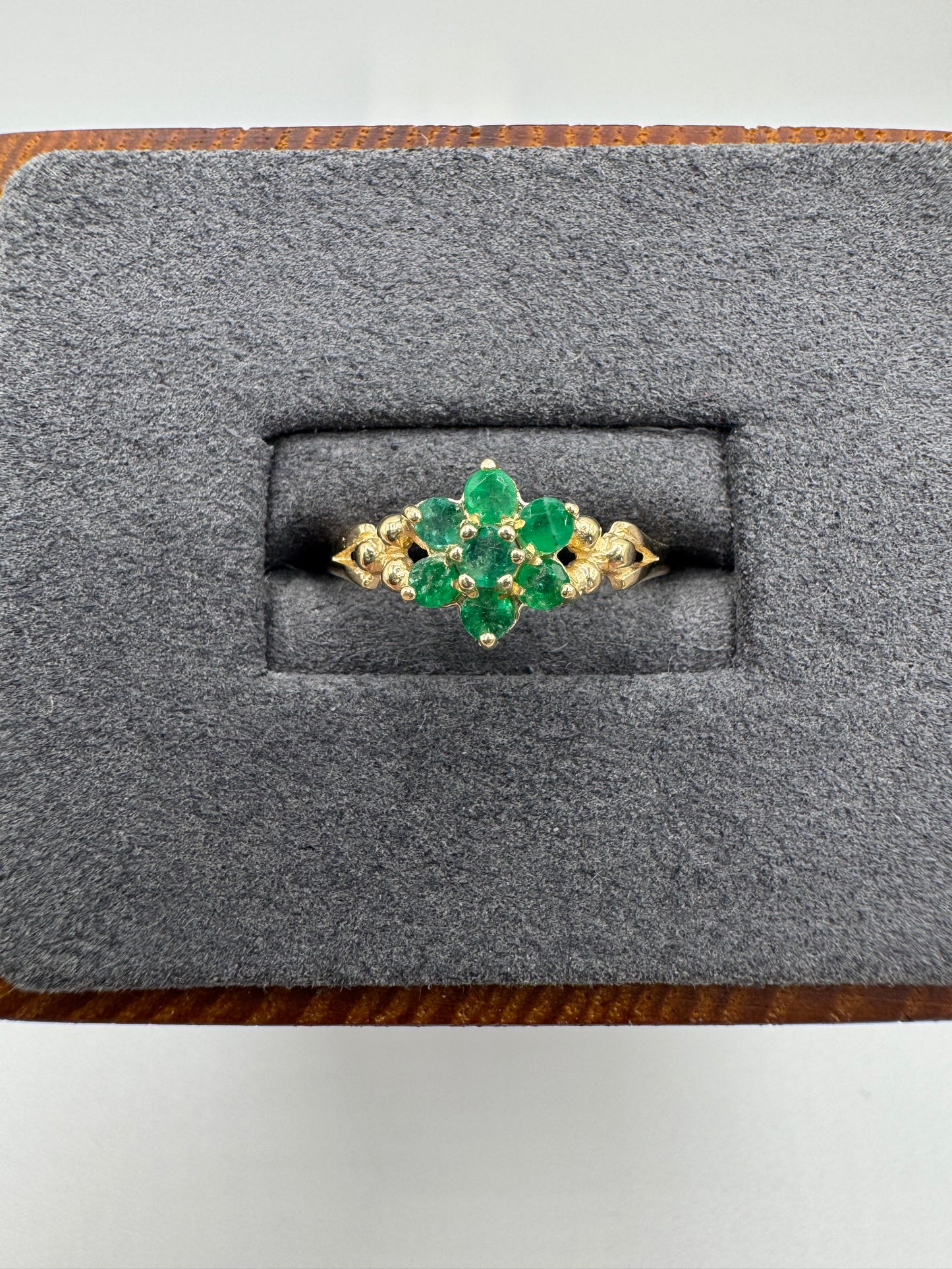 9ct gold emerald cluster ring