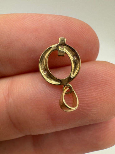 9ct gold diamond initial Q pendant